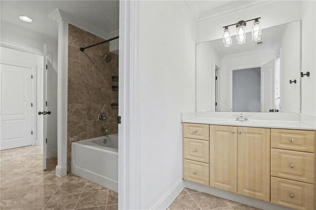 Building Photo - 3950 Spalding Dr