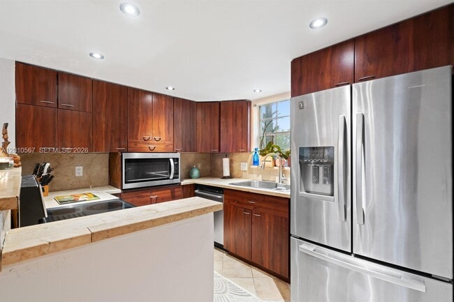 Building Photo - 6364 La Costa Dr