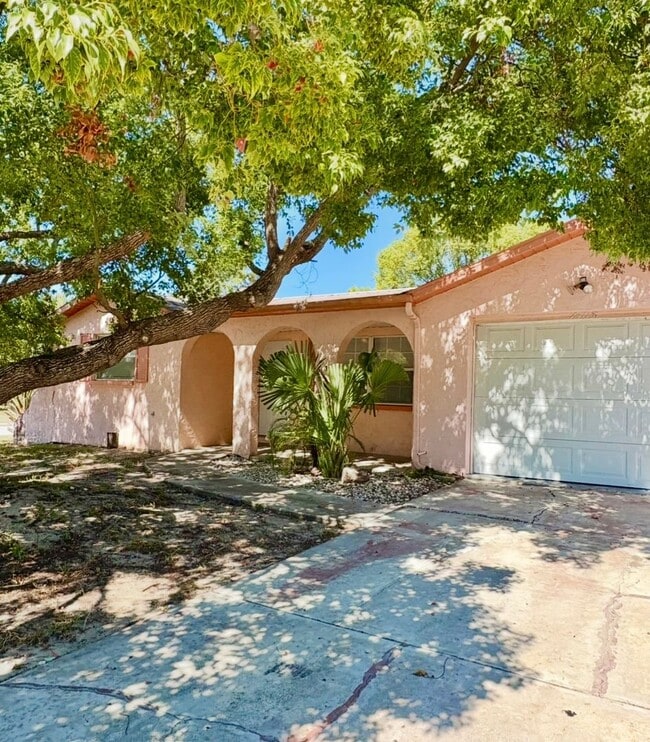 Building Photo - 7405 San Moritz Dr