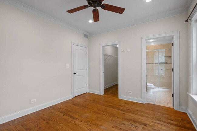 Building Photo - 2117 W Irving Park Rd