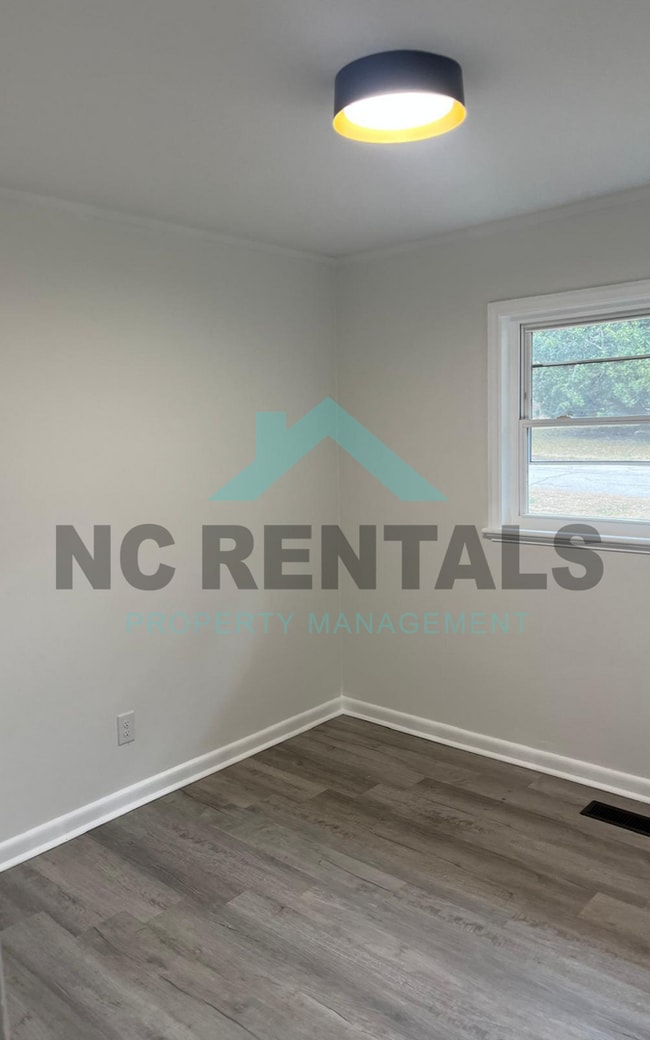 Building Photo - 1212 Red Oak Ave