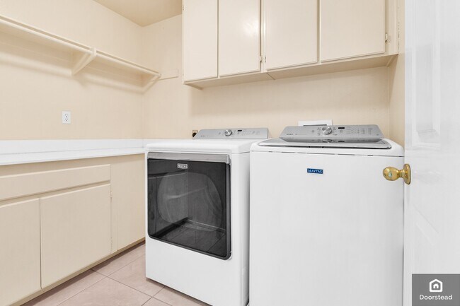 Building Photo - 30958 Mashie Way