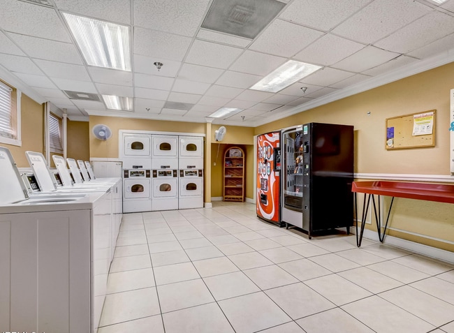 Building Photo - Charming Downtown Studio Apartment for Rent in City Place!