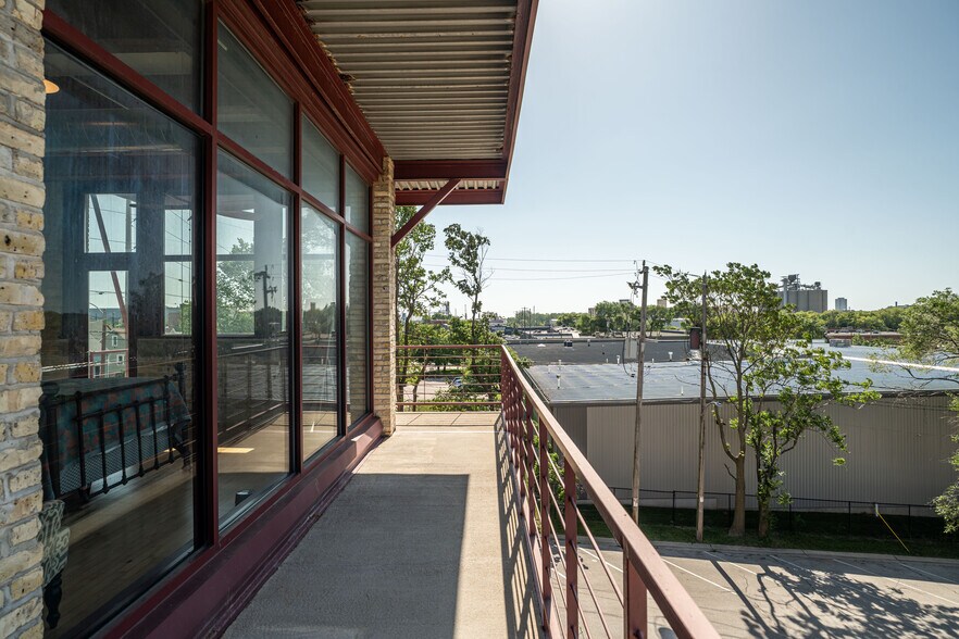 Views - 215 W Maple St