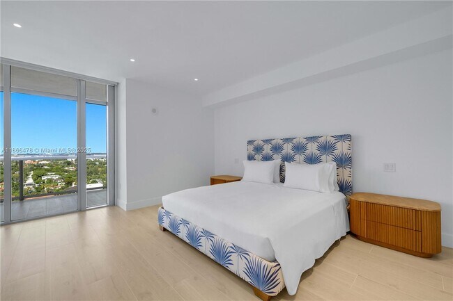 Building Photo - 3737 Collins Ave