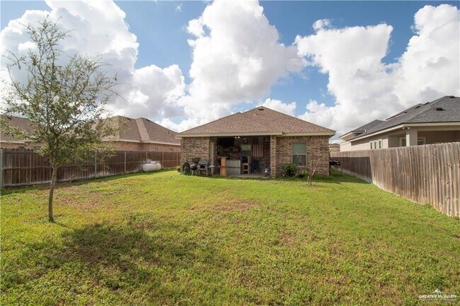 Building Photo - 16 E Imperial Oaks Dr