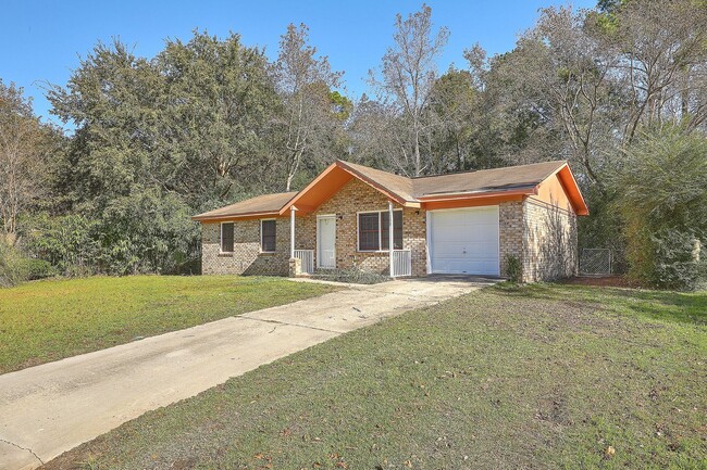 Building Photo - Lovely Ladson Brick Ranch!