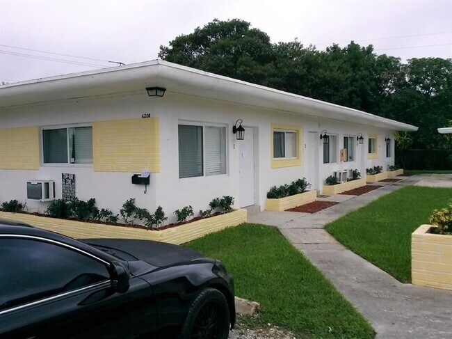 Primary Photo - 6208 Dawson St