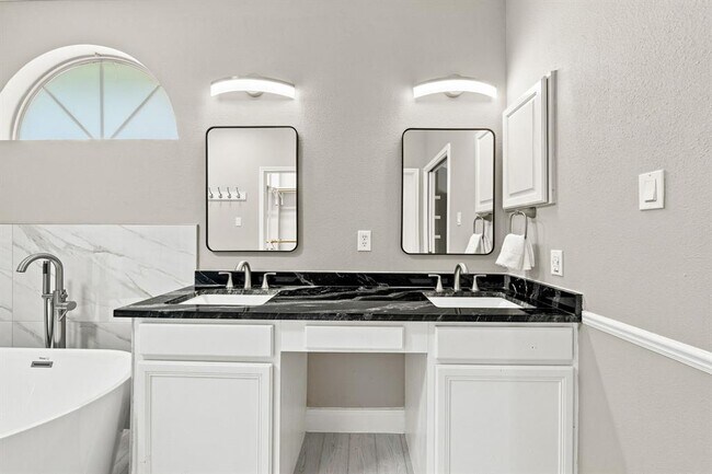 Building Photo - 1600 Viki Lynn Ct