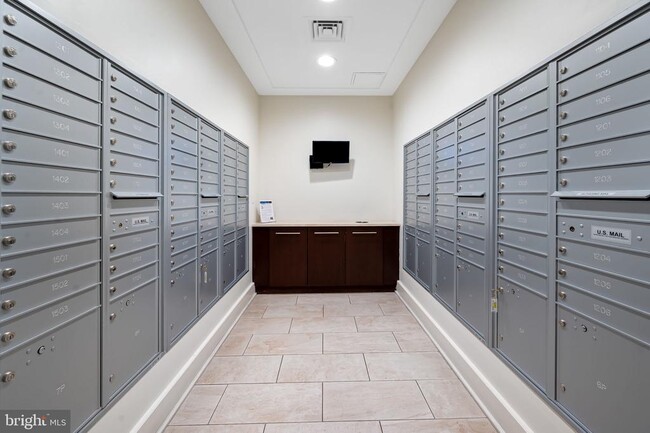Building Photo - 100 Harborview Dr