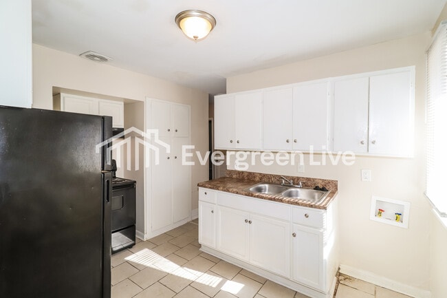 Building Photo - 4089 Rhodes Ave