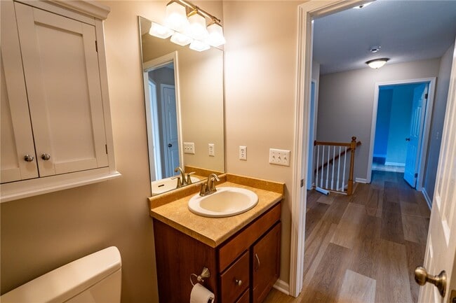 Building Photo - 649 Kayloc Cir