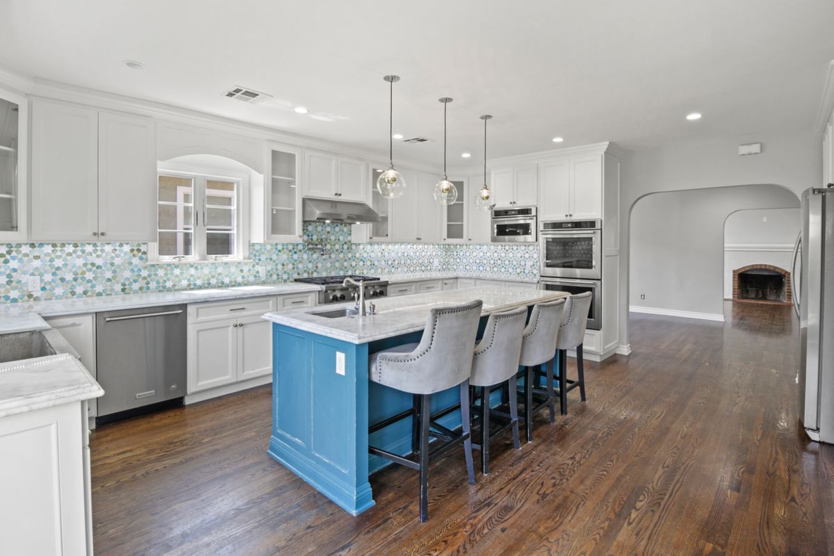 Building Photo - 2682 E Villa St