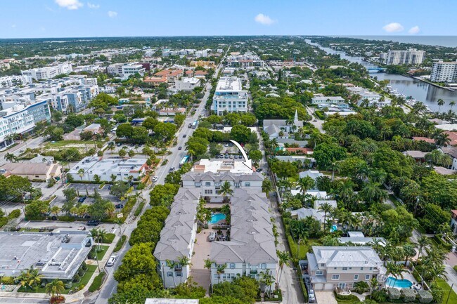 Building Photo - 285 SE 6th Ave