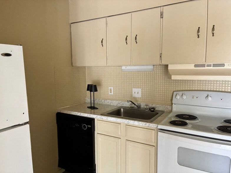 Building Photo - 1170 Grand Terrace Dr