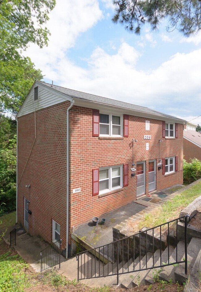 Building Photo - 206 Montebello Cir