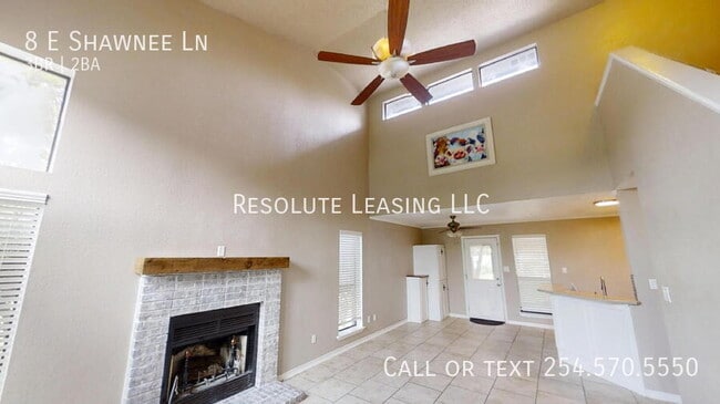 Building Photo - 8 E Shawnee Ln