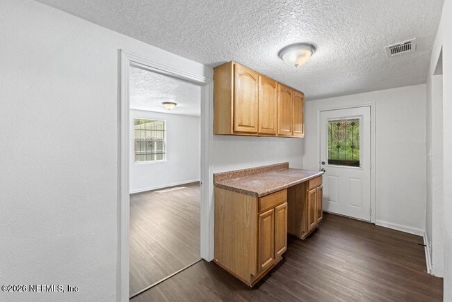 Building Photo - 1424 W 9th St