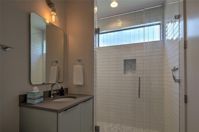 Building Photo - 6005 Woodrow Ave