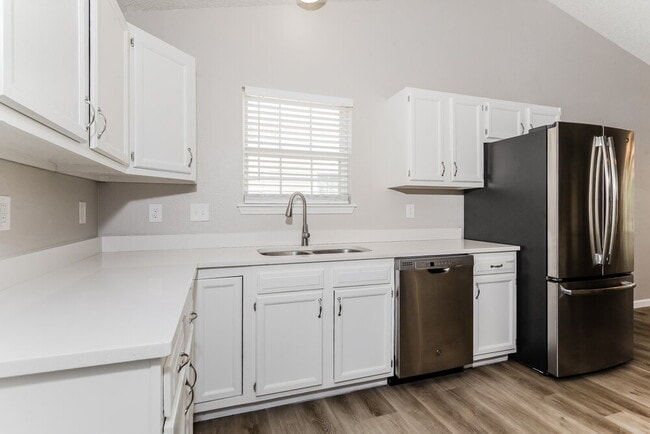 Building Photo - 8043 Southern Trails Pl