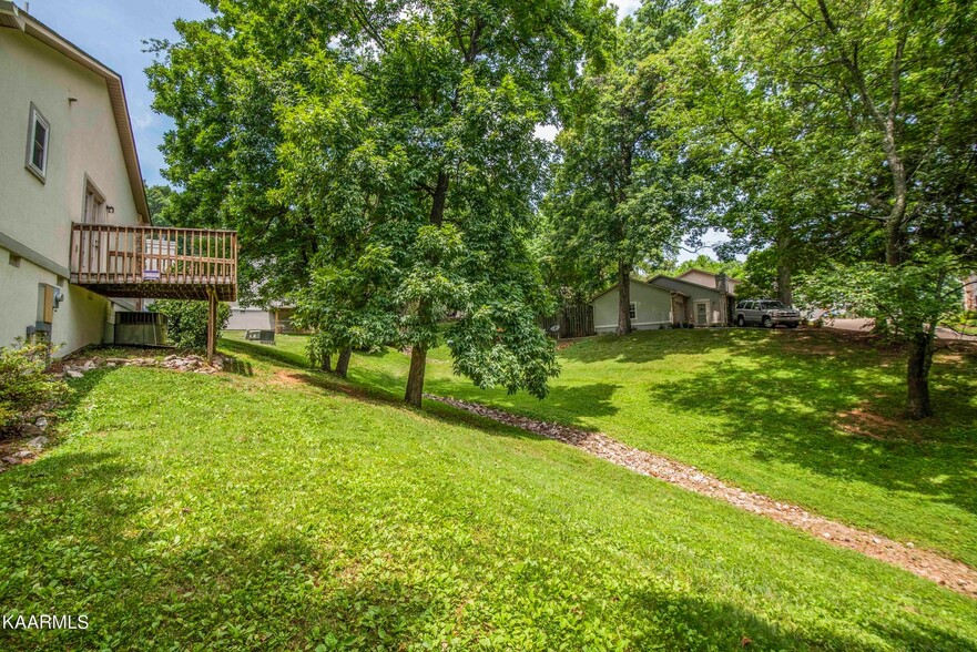 Building Photo - 1728 Stone Hedge Dr