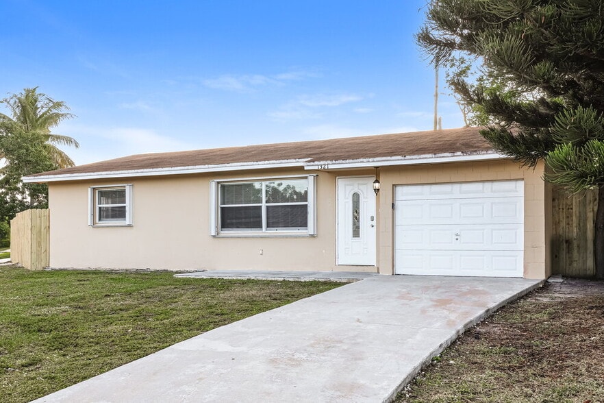 Building Photo - 1321 SW 21st Way