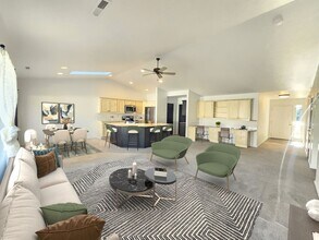 Building Photo - $2,100 - 2 Bed / 2 Bath Beautiful House in...