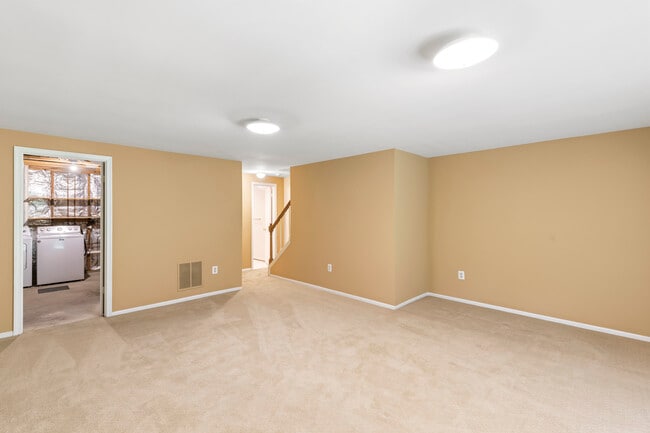 Building Photo - 2056 Griffis Ave