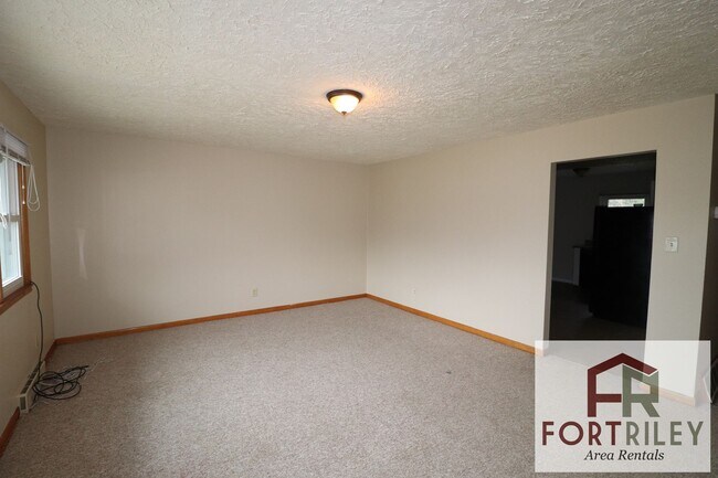 Building Photo - 519 Maple St