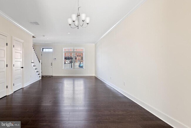 Building Photo - 626 D St