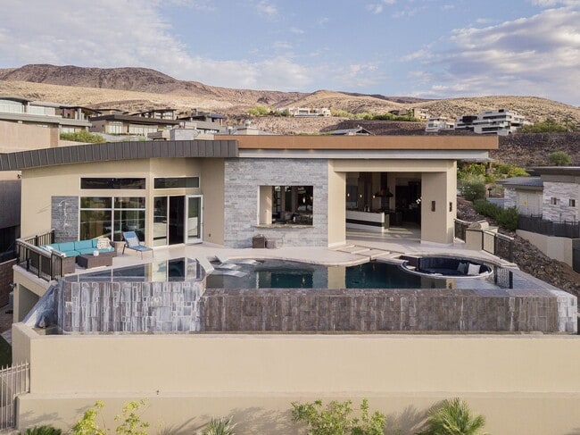 Building Photo - UNUBSTRUCTED VIEWS FROM THIS MACDONALD HIG...