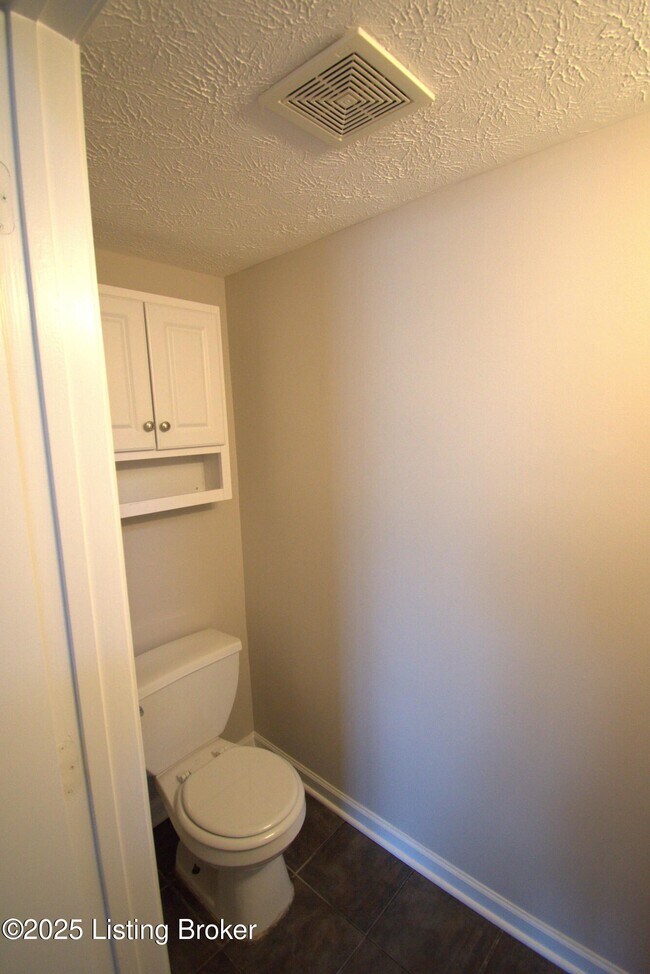 Building Photo - 4221 Willowview Blvd