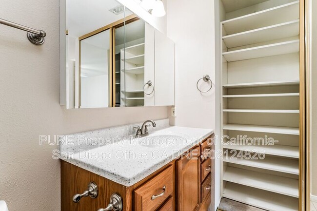 Building Photo - 2107 David Dr