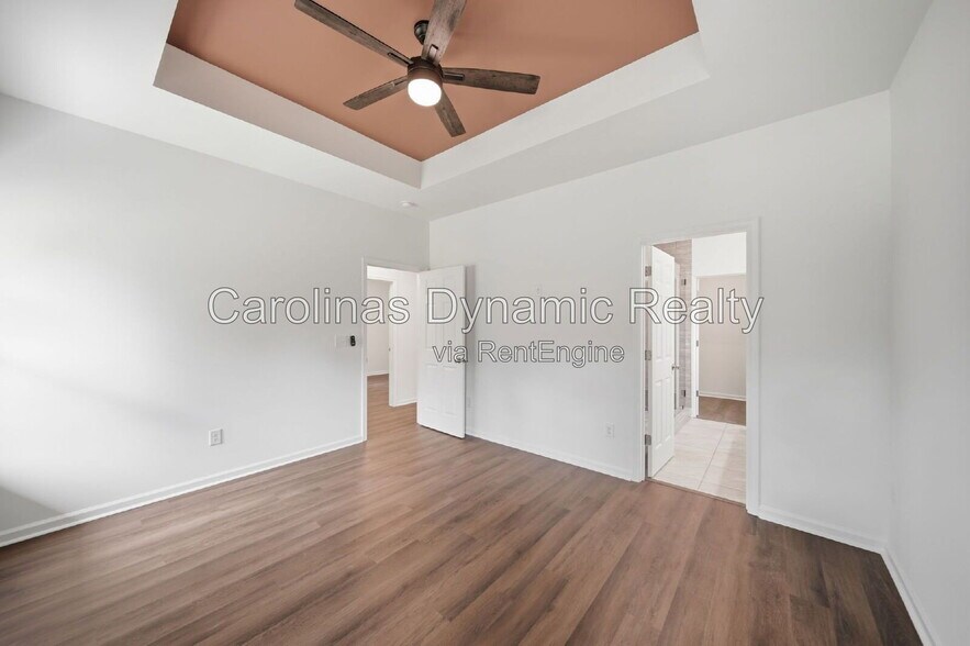 Building Photo - 1533 S Battleground Ave