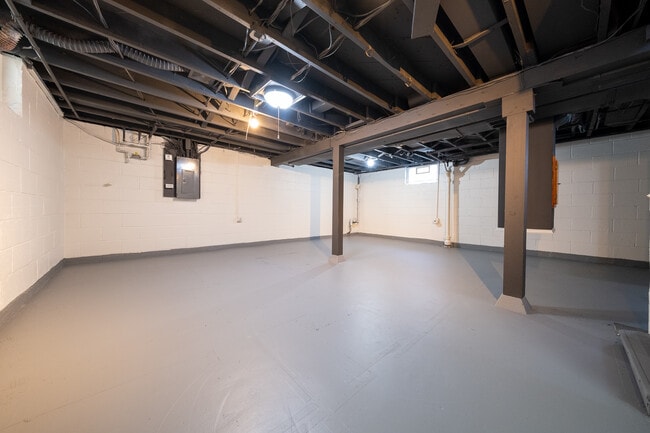 Building Photo - 3950 Hubbard Ave N