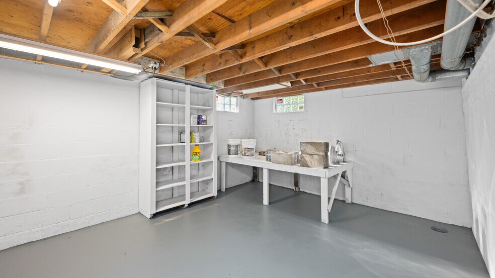 Basement bonus room - 1001 Patchen Rd