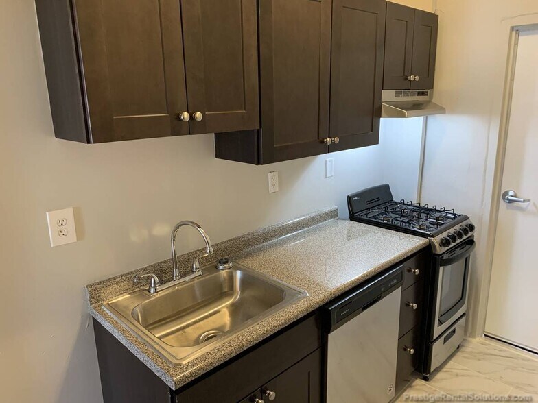 Building Photo - 15 Royce Rd