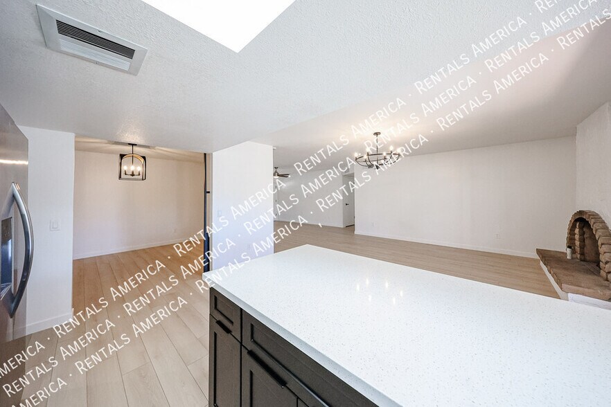 Building Photo - 2931 W Villa Maria Dr