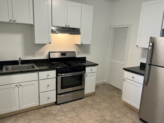 Building Photo - 632