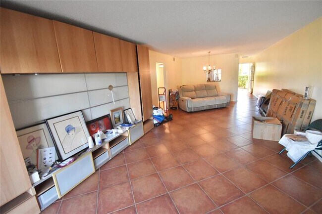 Building Photo - 4301 Martinique Cir