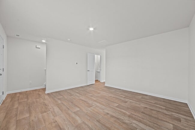 Building Photo - 4109 Laurel Rdg Dr