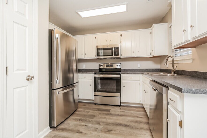 Building Photo - 805 Stone Flower Ct