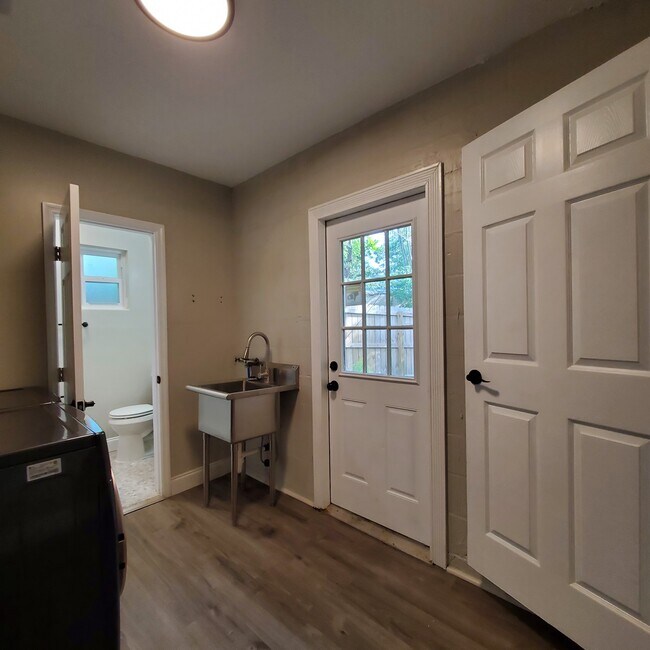 Building Photo - 6772-6113 113th St