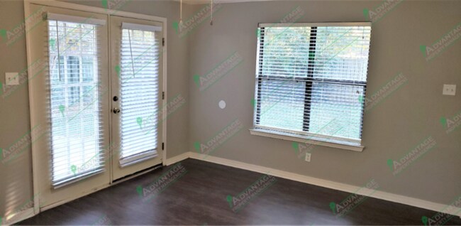 Building Photo - Spacious 3 Bedroom 2 Bath home
