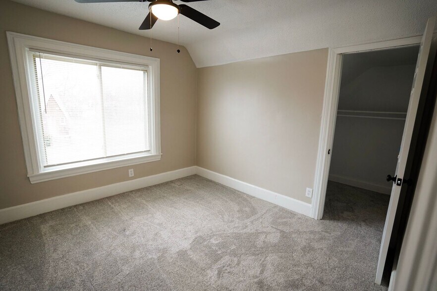 Building Photo - This beautifully updated 4-bedroom, 2-bath single-family home is ready for move-in!