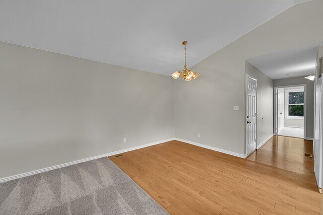 Building Photo - $2,445, 4 bed, 2.5 bath, located in Englewood