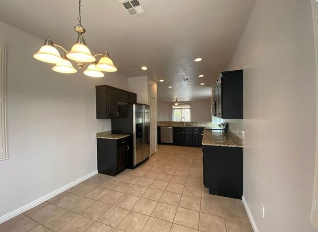 Building Photo - SPACIOUS HOME FOR RENT IN CORAL CANYON
