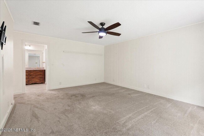 Building Photo - 2421 Dogwood Ln