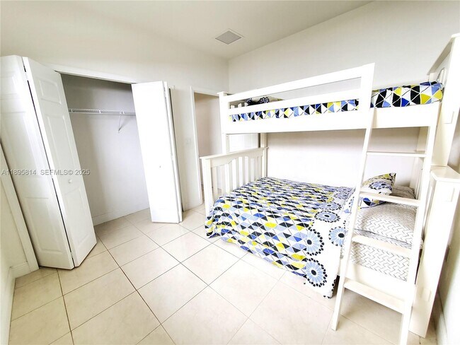 Building Photo - 9731 NW 10 Terrace