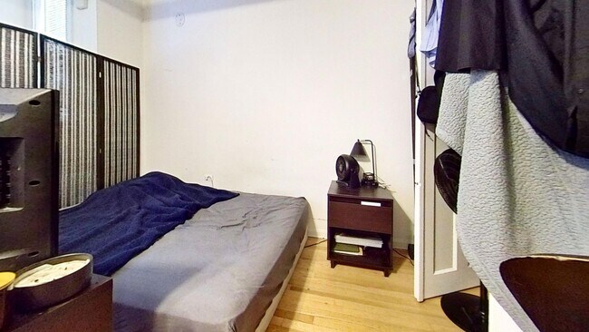 Building Photo - East Lakeview Garden Studio includes Heat